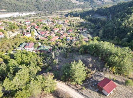 Sakarya Taraklı Aksu İçinde 37 M2 Yapısı Bulunan 830 M2 İmarlı Arsa