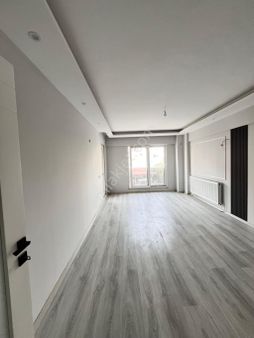 Yeşil Mahallede Cadde Üzeri Satılık Daire