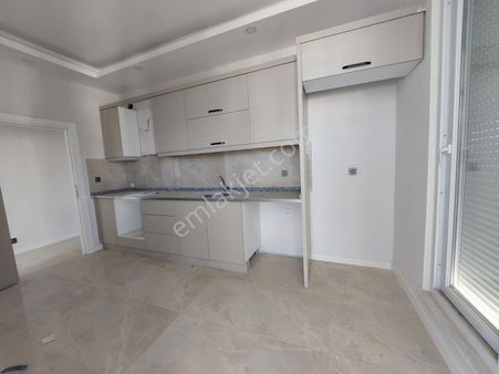 Varsak Şelale Mahallesinde 2+1 Geniş 2 Banyolu İskanlı Asnsörlü Daire