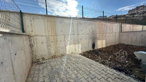 Doğa Kent Sitesinde Satılık 2+1 Bahçe Katı Daire