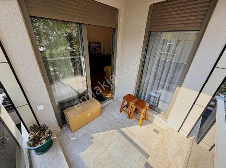 Kozyatağında Minibüs Cad.paralel Balkonlu Yeni Sıfır 3+1 Ebeveyn Banyolu İskanlı