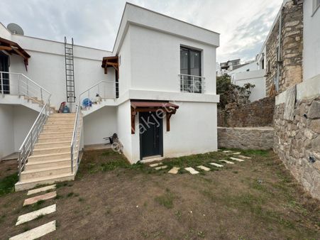 Yakaköy'de Satılık 2+1 Üst Kat Daire