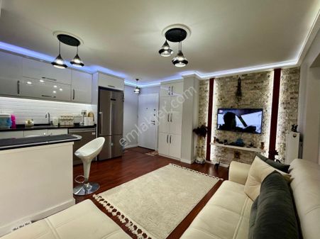 Karşıyaka Bahçelievler’de Tadilatlı Ve Full Eşyalı 1+1 Bahçe Katı