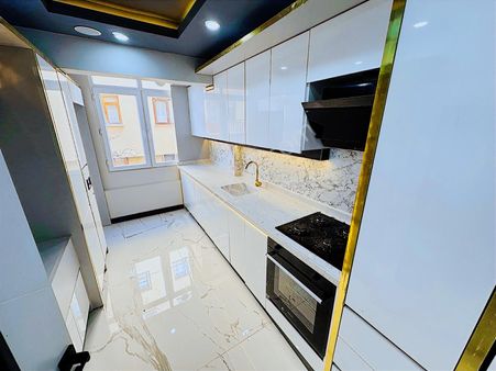 Akşemsettin Mh 2+1 Ful Yapılı 1.ara Katta Merkezi Konumda Daire