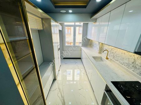 Akşemsettin Mh 2+1 Ful Yapılı 1.ara Katta Merkezi Konumda Daire