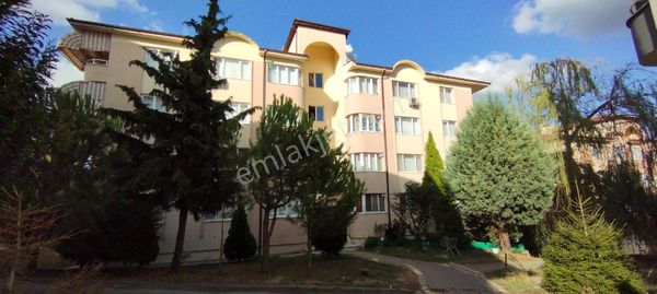 Sakarya Zümrüt Emlak'tan Camilide Valilik Yanında 3+1,120 M2 .kiralık Daire