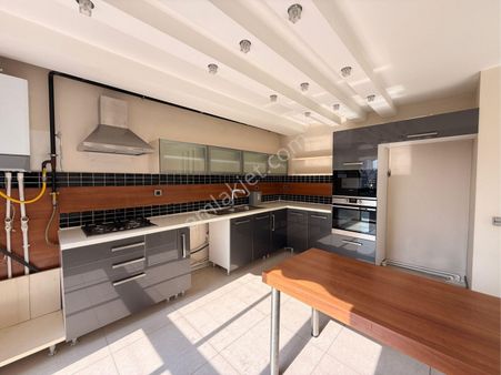 Gürselpaşada Özel Site İçerisinde Ultra Lüx Çift Banyo Giyinme Odalı 5 Adet Klimalı 5+1 Açık Mutfak