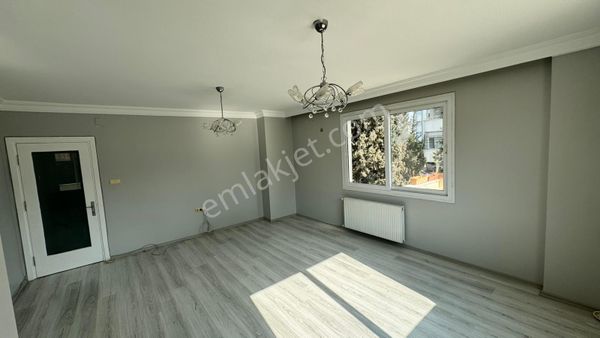 İz'den 2000.evler'de Bulvar Üstü Cazip Daire