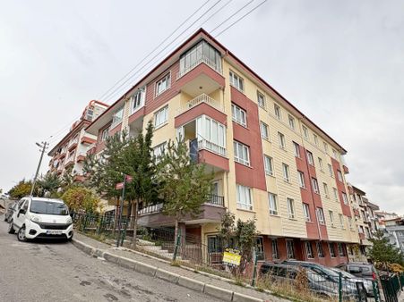 3+1 3.kat Cadde Yakını Geniş Oturum Göz Alıcı Yapılı Asansörlü