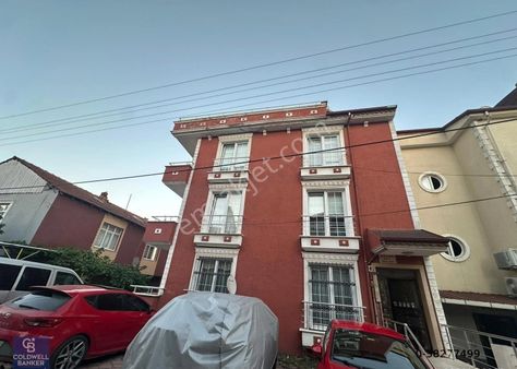 Derince İbnisina Mahallesi 6+1 Eğimsiz Satılık Çatı Dubleks..