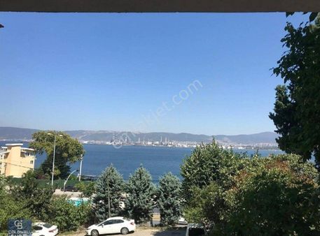 Degirmendere Cumhuriyet Mahallesinde 4+1 Esyali Kiralik Daire