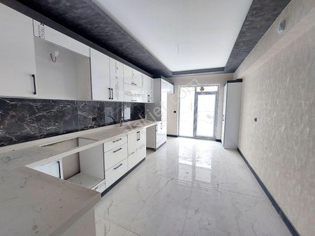 Tanrıverdi'den Satılık Atatürk Mah Merkeze Yakın Arakat 3+1