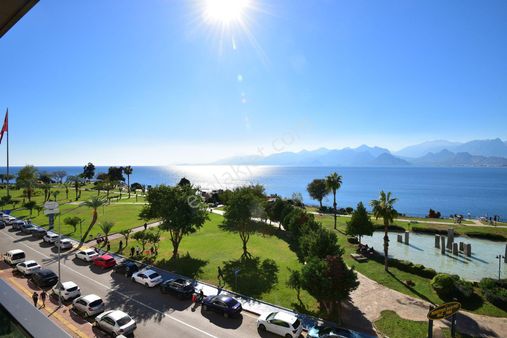 Antalya, Muratpaşa Yeşilbahçe'de Denize Sıfır 4+1 Daire