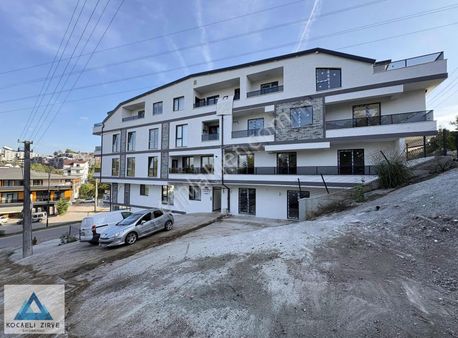 Barbaros Mahallesinde 2+1 Satılık Eğimsiz Çatı Dubleksi