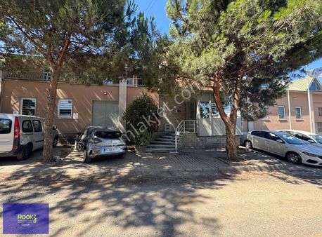 Rookzdoruk'dan Sultanbeyli Akşemsettn'de Teraslı Kiralk Ofiskatı