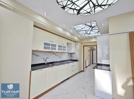 Turyap Metropol'den 35'lik Yolda Satılık 4+1