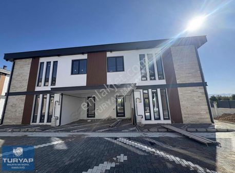 Turyap Metropol'den Cevatpaşa'da 3+1 Satılık İkiz Villa