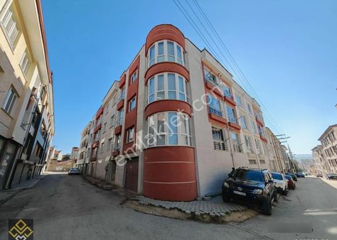 *** Çamlıca'nın Merkezinde [ 4+1 ] 185m2 Satılık Daire ///