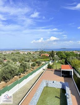 Urla Denizli Mahallesinde 7+2 Deniz Manzaralı Müstakil Villa