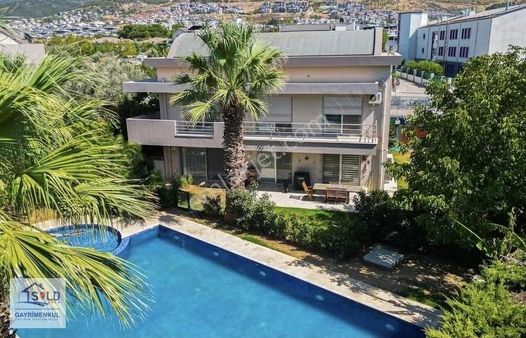 Güzelbahçe Kahramandere'de Satılık Muhteşem Havuzlu Villa