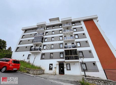 Bostancı'da Eşyalı Satılık Daire