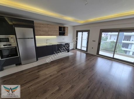 Bostanlı'da Bivalvia Sitesinde 2 Banyolu,ara Kat Kiralık 2+1