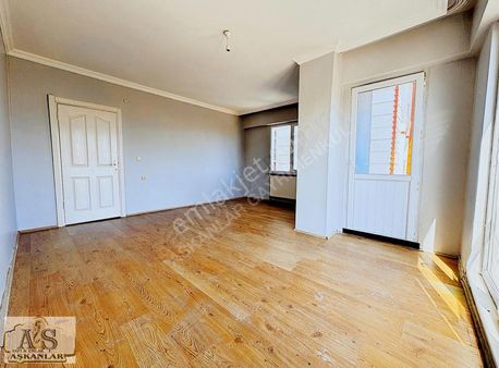 Çerkezköy Kızılpınar'da 2+1 Daire Ön Cephe Ara Kat Merkezi Konum