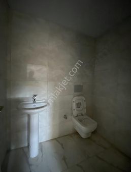 Lüks Siteler, Yeni Projeler Ortasında Cadde Üstü Satılık Dükkan