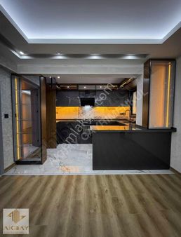 Akbay Gayrimenkul'den Balçova Merkezde Ebeveyn Banyolu 3+1 Daire