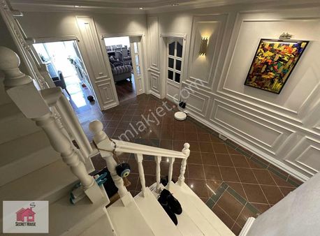 Secret House'dan Ekşinar Cadde Üzeri Site İçi 4+1 Çatı Dubleksi