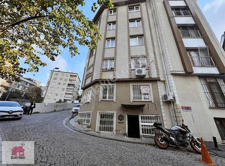 Secret House'dan Merkezi Konumlu Eşyalı 3+1 Yüksek Giriş