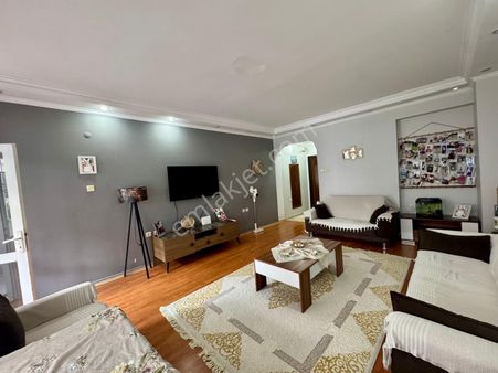 Bahriye Üçok, Geniş 2+1 Satılık Daire