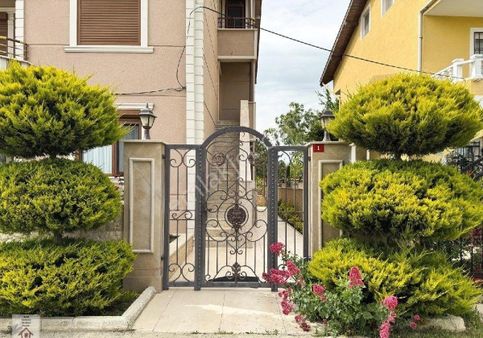 Silivri Gümüşyaka Müstakil 2 Katlı Binanın Bahçe Katı Eşyalı Olarak Kiralık