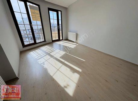 Merkezde 2+1 Arakat Önü Cadde Üzeri Açık Kiralık Daire