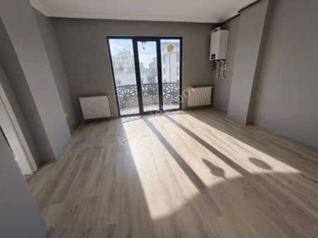 Güneyden Kartal Gümüşpınar Mah. 2+1.80m2 Oto Parklı Daire
