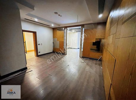 Vıaport Venezia'da Avm İçerisinde Ticari Dekorasyonlu Ofis