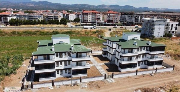 Gömeç Konak Cam Balkonlu Peyzajlı Ayrı Mutfak 67 M2 1+1