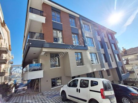 2+1 Bağcı Cd. Paraleli Yeni Binada Asansör Bağımsız S. Manzaralı