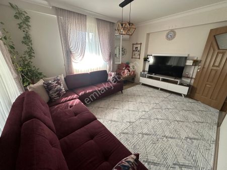 Akgül Emlak'tan Pazar Yeri Arkası Kapalı Mutfak 2+1 Satılık Daire