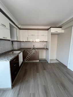 Akhisar Reşatbey Mah. Kiralık 2+1 13 Yıllık Köşe Daire