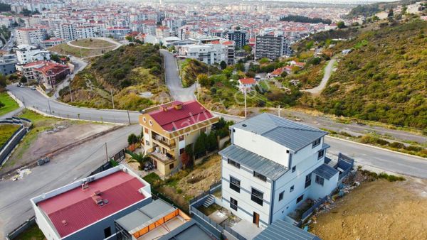 Balçova Çetin Emeç'te Sıfır Doğa Ve Deniz Manzaralı Villa