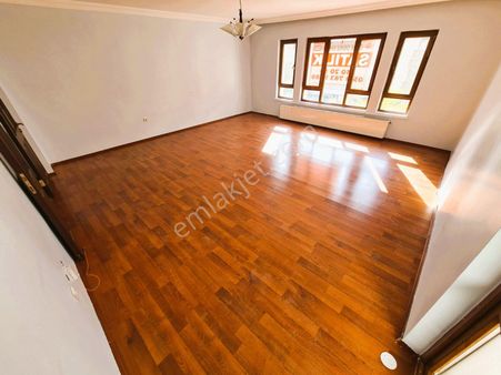 Esertepe'de Ara Kat Geniş, Masrafsız Ve Cadde Yakını 3+1 Satılık Daire