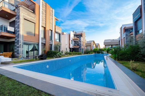 Gökhan Üçgün'den Port Lıfe 2'de Asansörlü, K. Garajlı 5+1 Villa