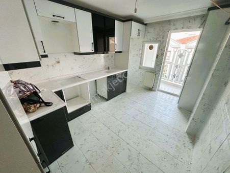 Esertepe'de Salı Pazarı Sağlık Ocağı Yakını 3+1 Satılık Fırsat Daire