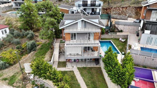 Goldhouse Dan Satılık Sahile Yakın Konumda Müstakil Villa 3+2