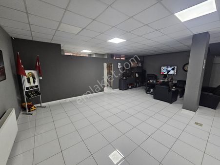 Emekevler'de İşlek Cadde Üzerinde Satılık 150m² İşyeri&dükkan