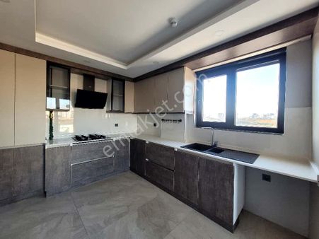 Çankaya Mahallesi'nde Havuzlu Site İçerisinde Ayrı Mutfaklı Geniş 2+1 Kiralık Daire