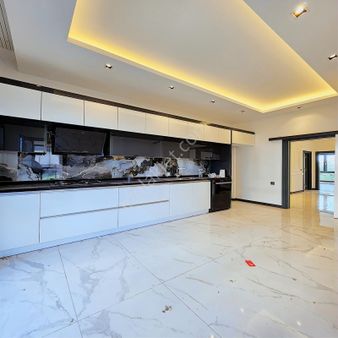 Yuvakur'dan Tepe Bölgesinde Ultra Lüxs İşçilikli 4+1 180m2 Daire