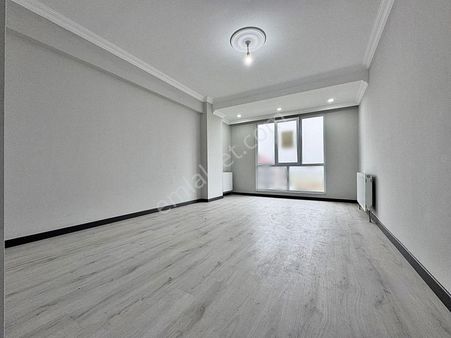 Az-er Yapıdan İskanlı Kombili Ebeveyn Banyolu Satılık 3+1 Daire!