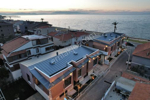 Güzelbahçe Maltepe'de Deniz'e Sıfır Yılın Fırsatı Villa